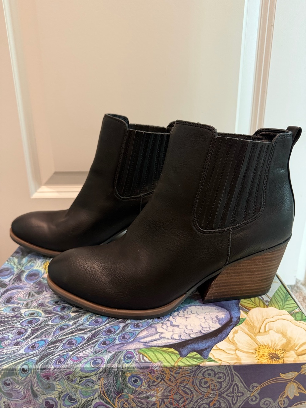 Korks Kork-Ease Black Chelsea Ankle Boots Block Heel Size 11